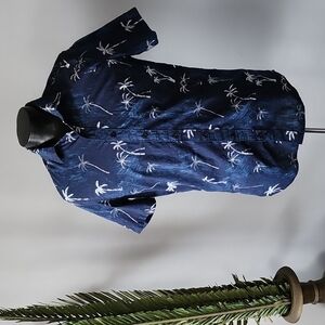 American Eagle Navy blue palm tree casual button-down shirt Size: MT